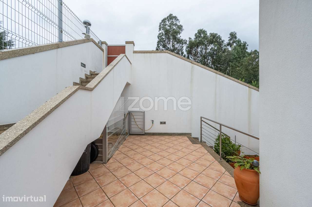 Moradia T3 c/Suítes e Piscina na Quinta das Luzes - Grande imagem: 4/43