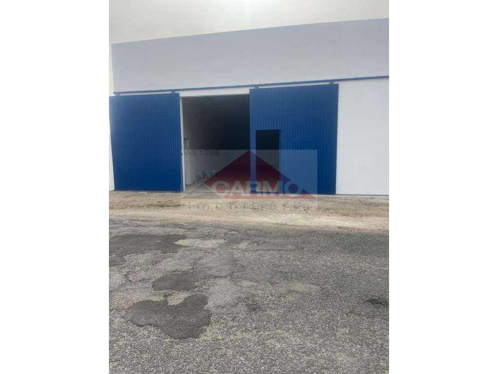 Armazém em Vale Figueira. - Grande imagem: 3/7