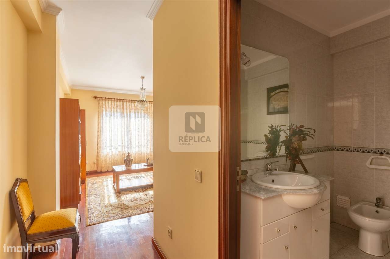 Apartamento T2 com varanda e Garagem em Matosinhos-22