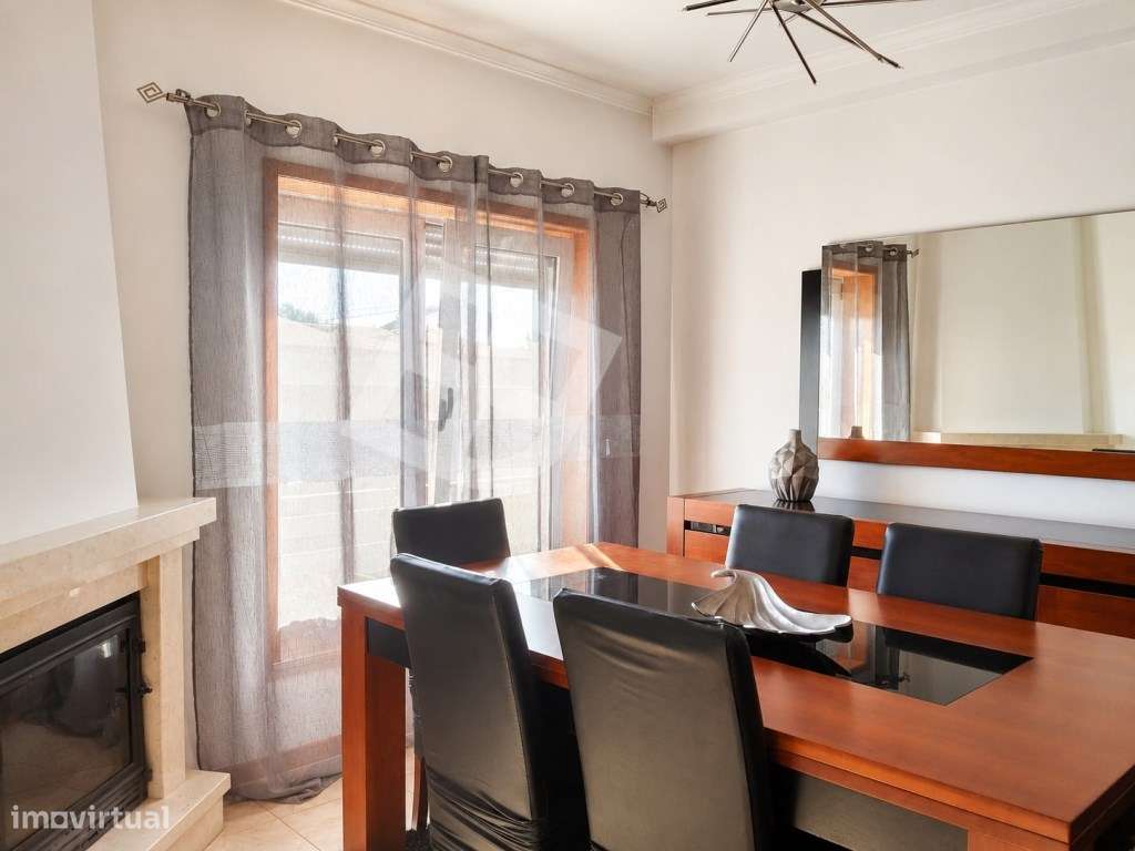 Apartamento T2 Mobilado em Localização Privilegiada-5