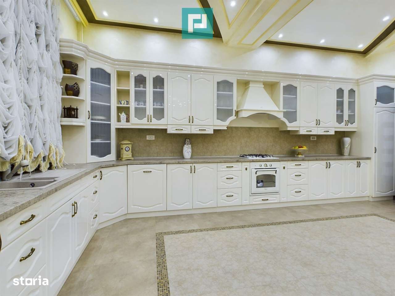 Vilă luxoasă cu o casă de oaspeți în Serbia - Imagine principală: 5/20