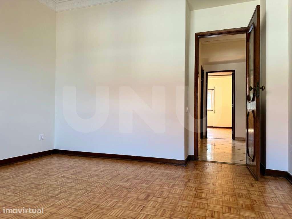 T4+2 com Varanda Panorâmica e Garagem Ampla - Conforto, Espaço e Ve...-12