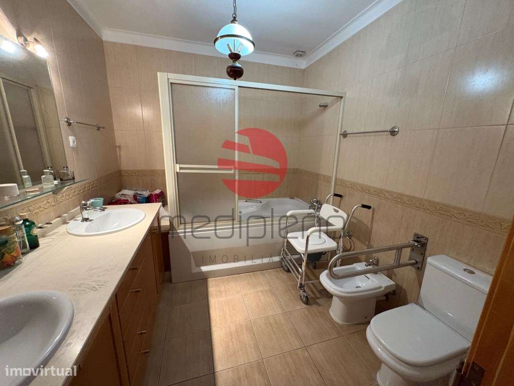 Moradia Bi-Familiar T8 Venda Moimenta da Beira-37