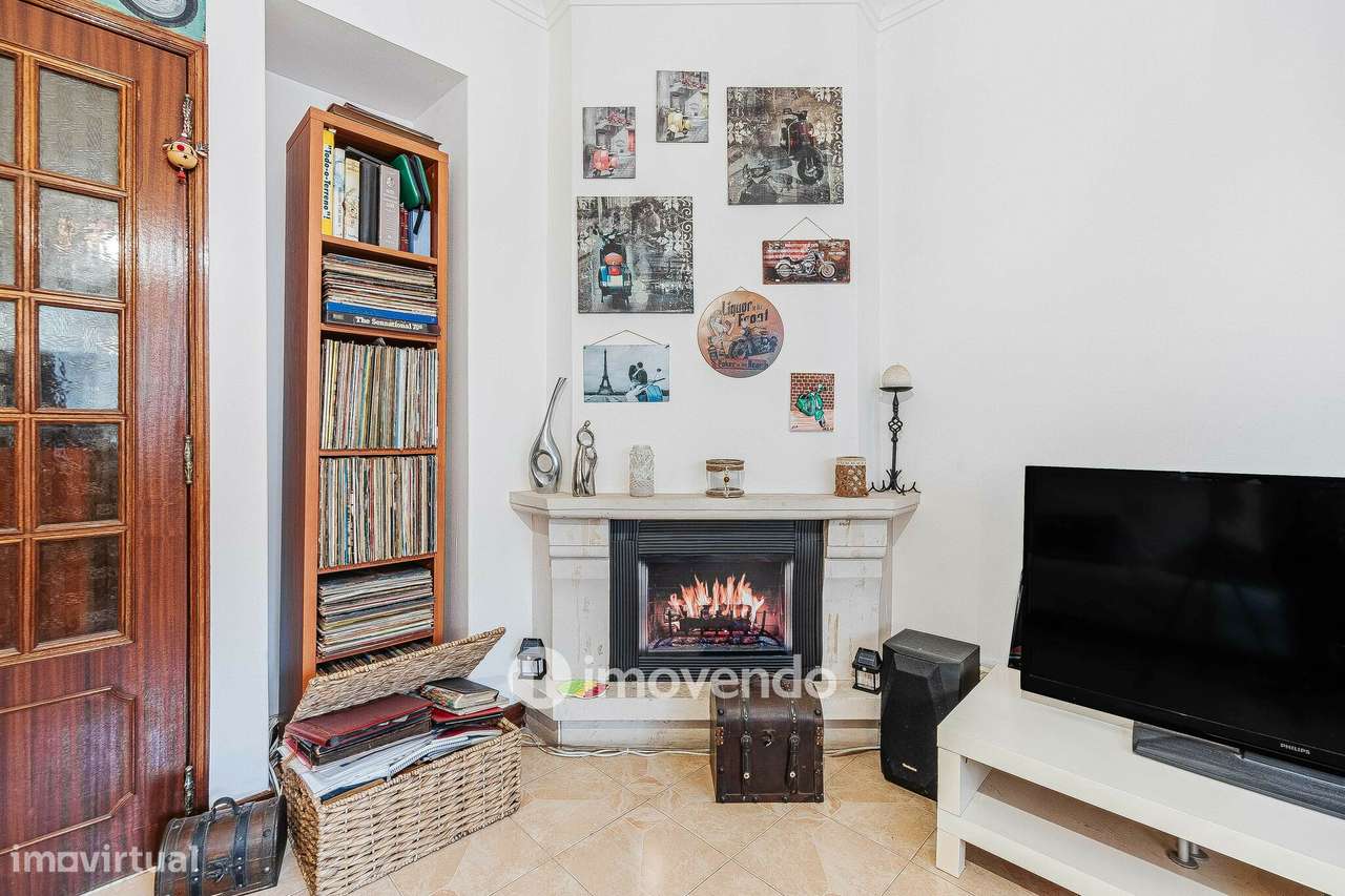 Apartamento T2 com arrecadação, em Agualva-6