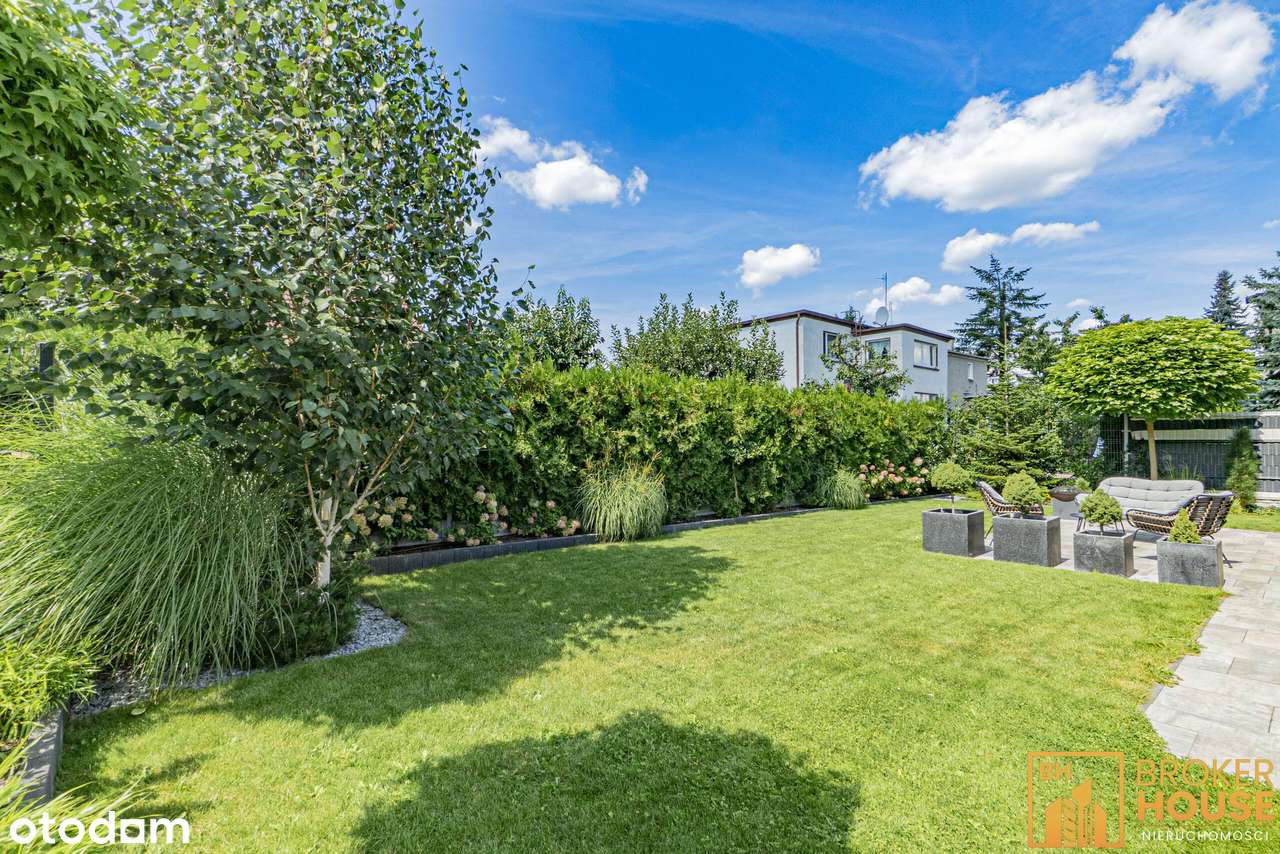 Nowoczesny dom w zabudowie bliźniaczej z ogrodem-1