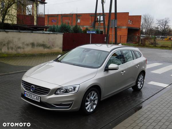 Volvo V60 D3 Summum - 1