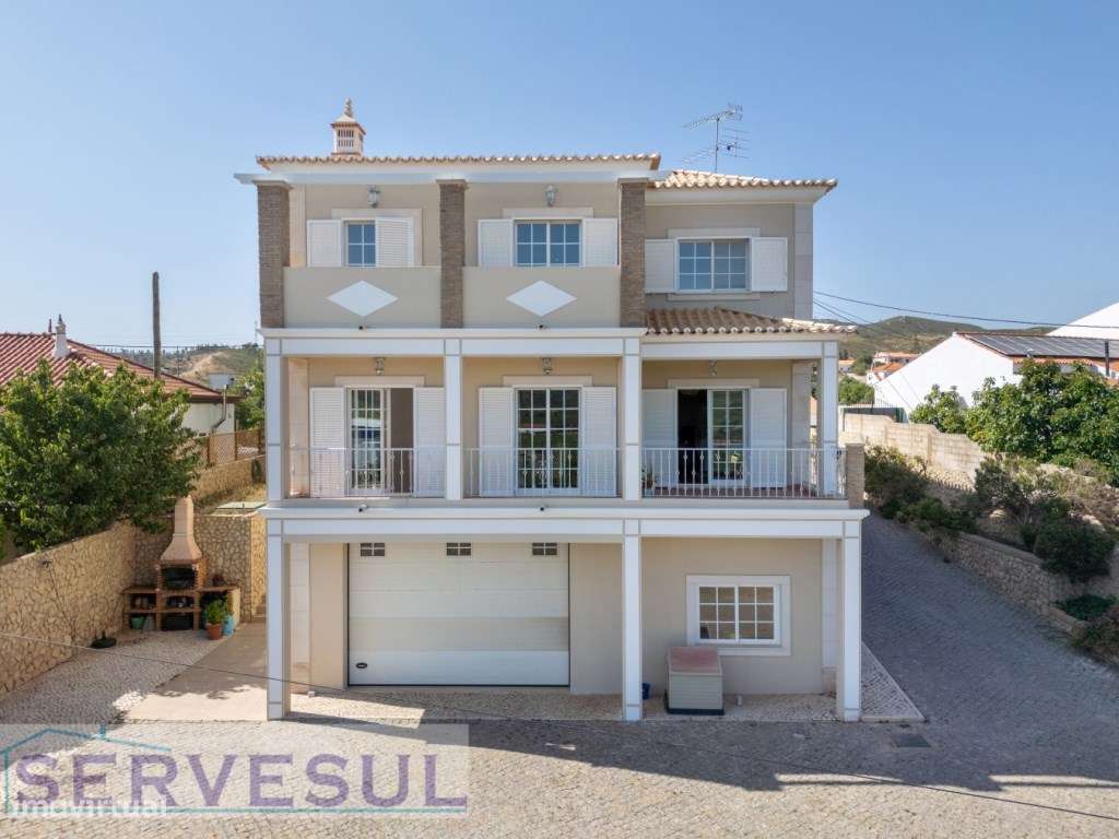 Espaçosa Moradia de 5 quartos com garagem e jardim, bonita vista ca... - Grande imagem: 2/47