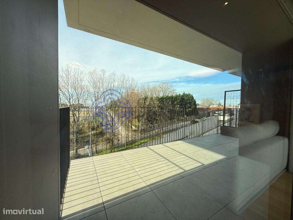 T4 com vista, 3 casas banho, varanda, cozinha equipada, ginasio,louge/ - Grande imagem: 2/31