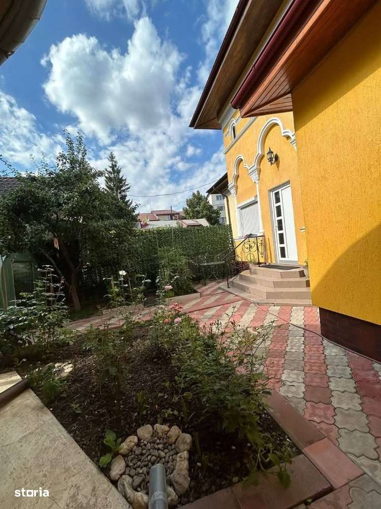 De vanzare casa+spațiu comercial in Roman - Imagine principală: 2/18