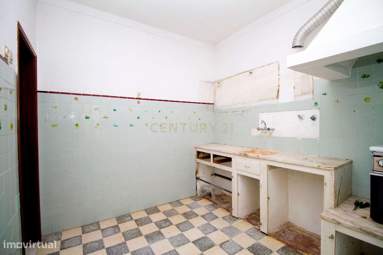 Moradia T2 para Remodelação nas Pontes-5