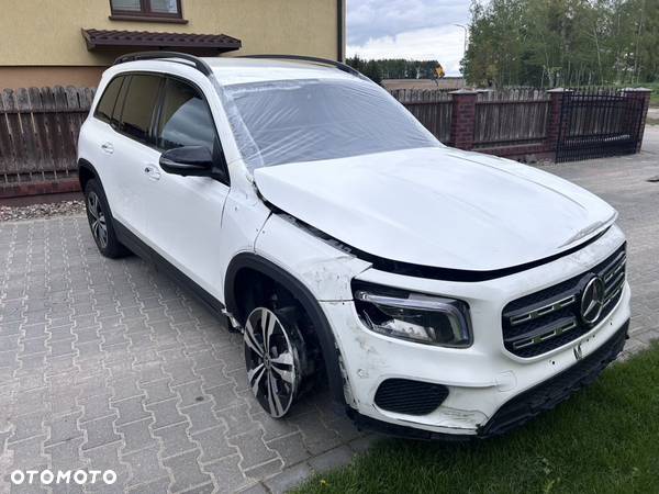 Mercedes-Benz GLB 200 d 4Matic 8G-DCT - 4