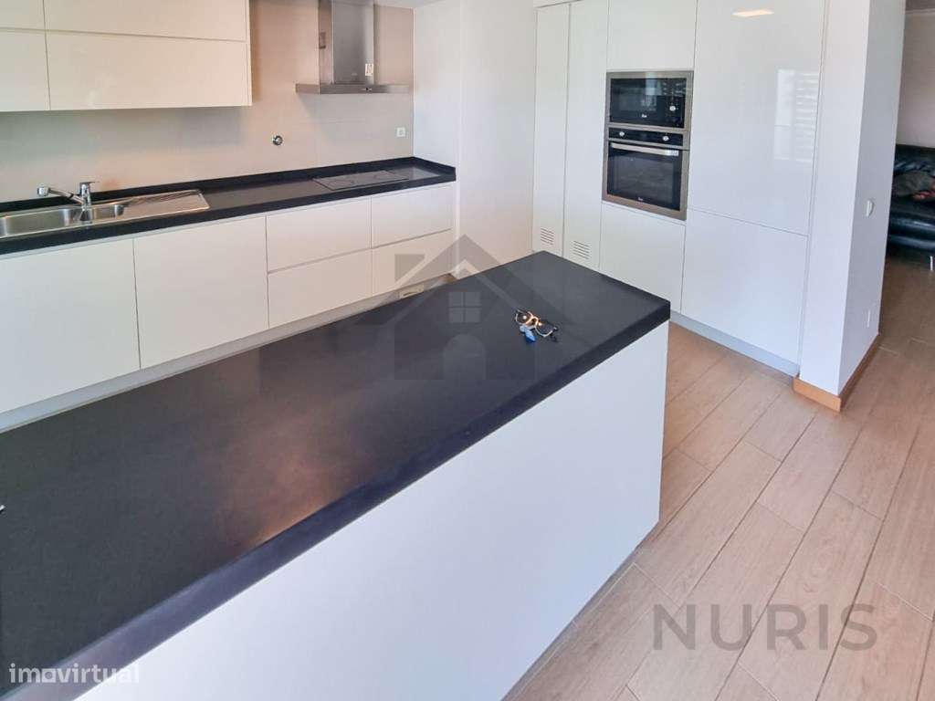 Apartamento T2 para Arrendamento Anual na Praia da Rocha, Portimão - Grande imagem: 3/18