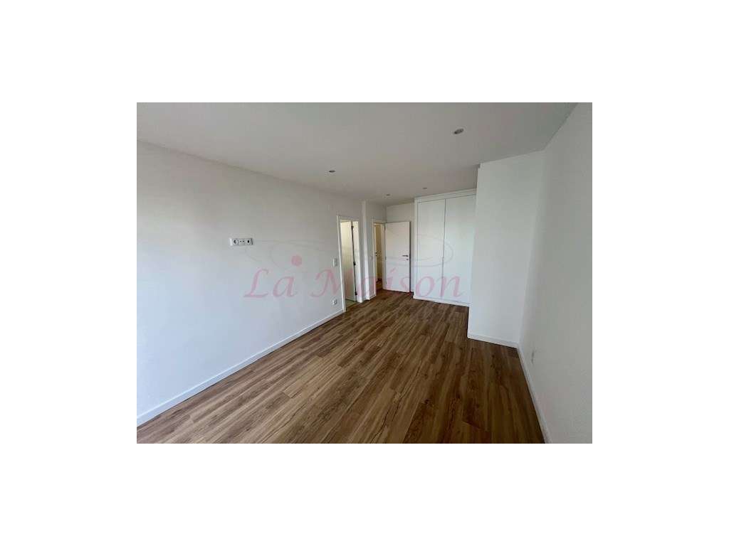 Apartamento T3 totalmente remodelado na Amadora-33
