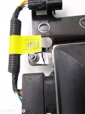 Kia Sorento 3 III radar Sensor Asystent pasa ruchu - 3