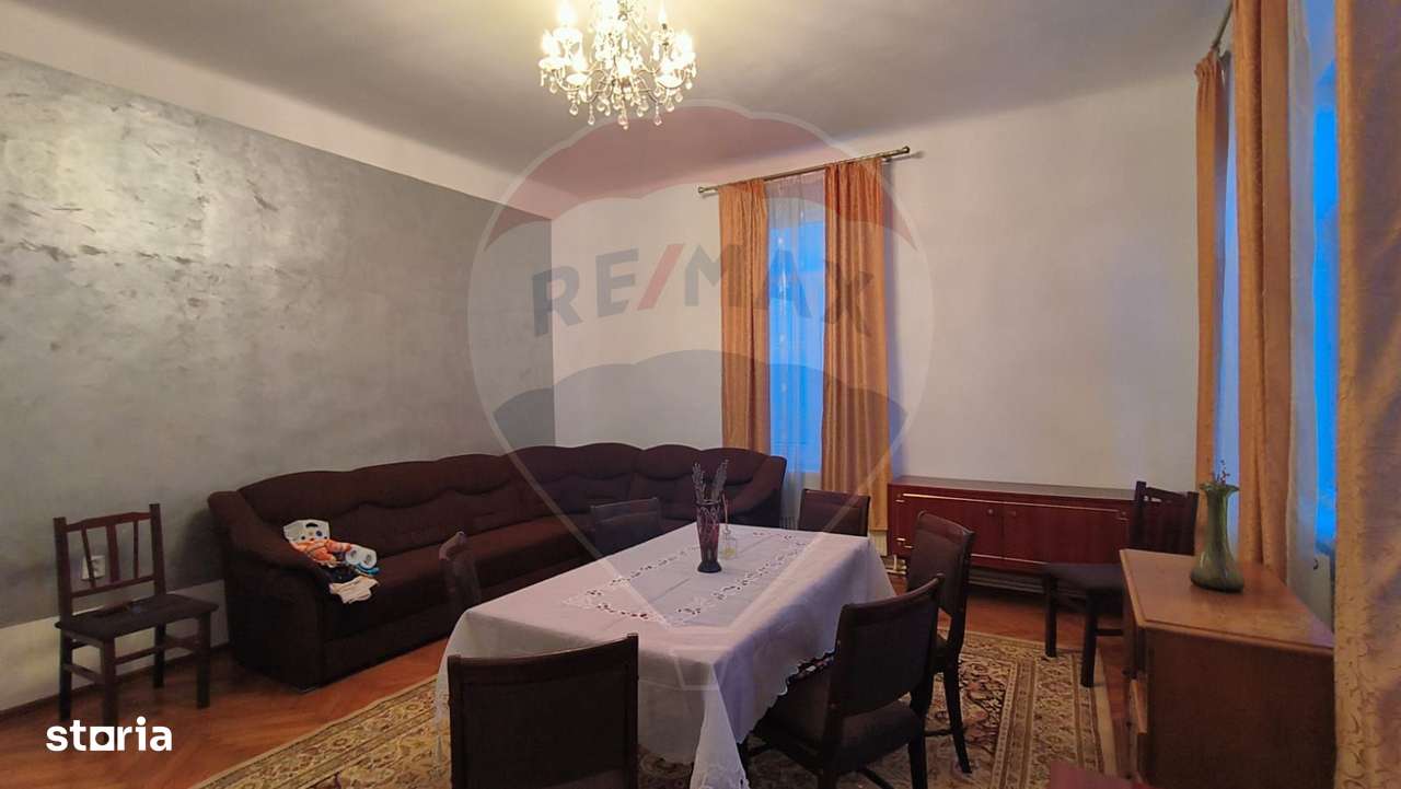 Casă cu 3 camere de vânzare în zona Centrală - Imagine principală: 4/19