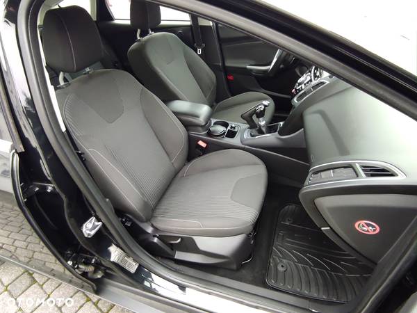 Ford Focus 1.0 EcoBoost Titanium - 25