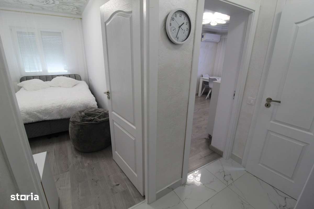 Vând apartament 3 camere în Hunedoara, zona Micro1-Teatru, etaj 4...-9