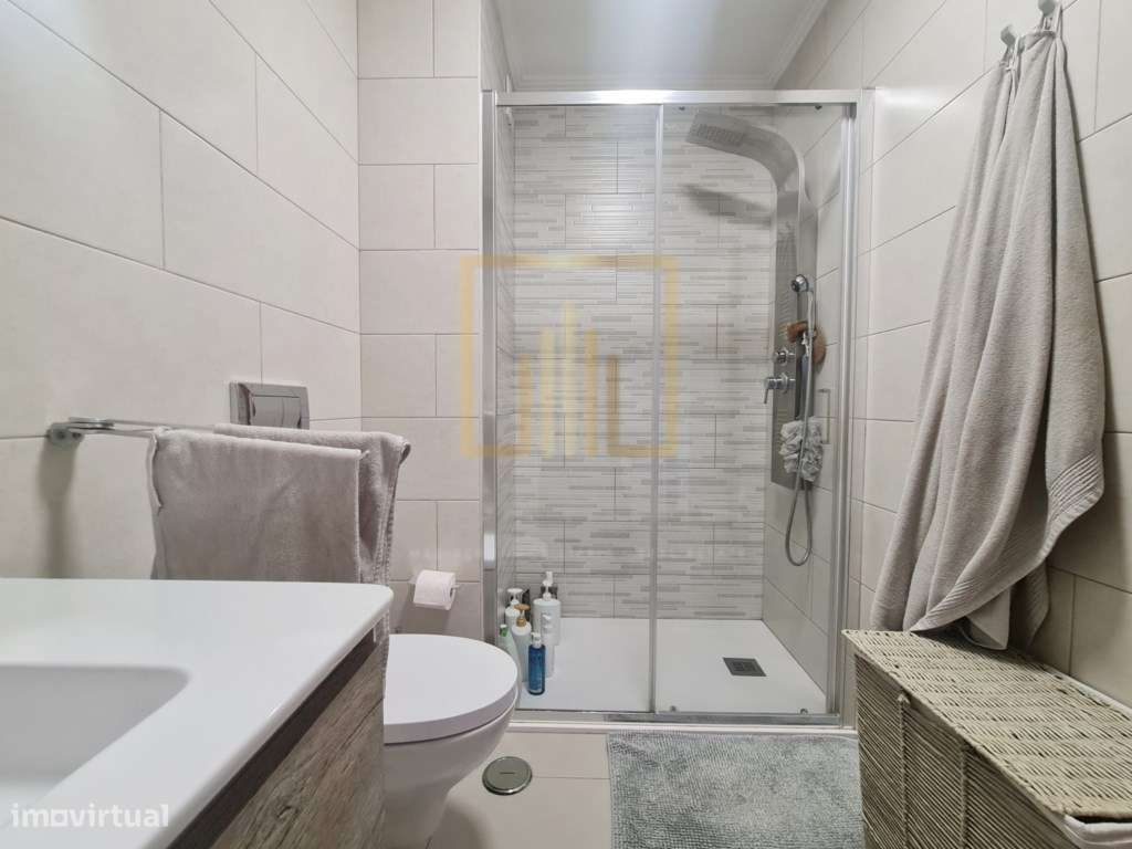 Apartamento T3 com Terraço e 3 WC, em Lagoa.-54