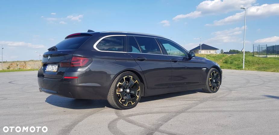 BMW Seria 5 525d xDrive - 9