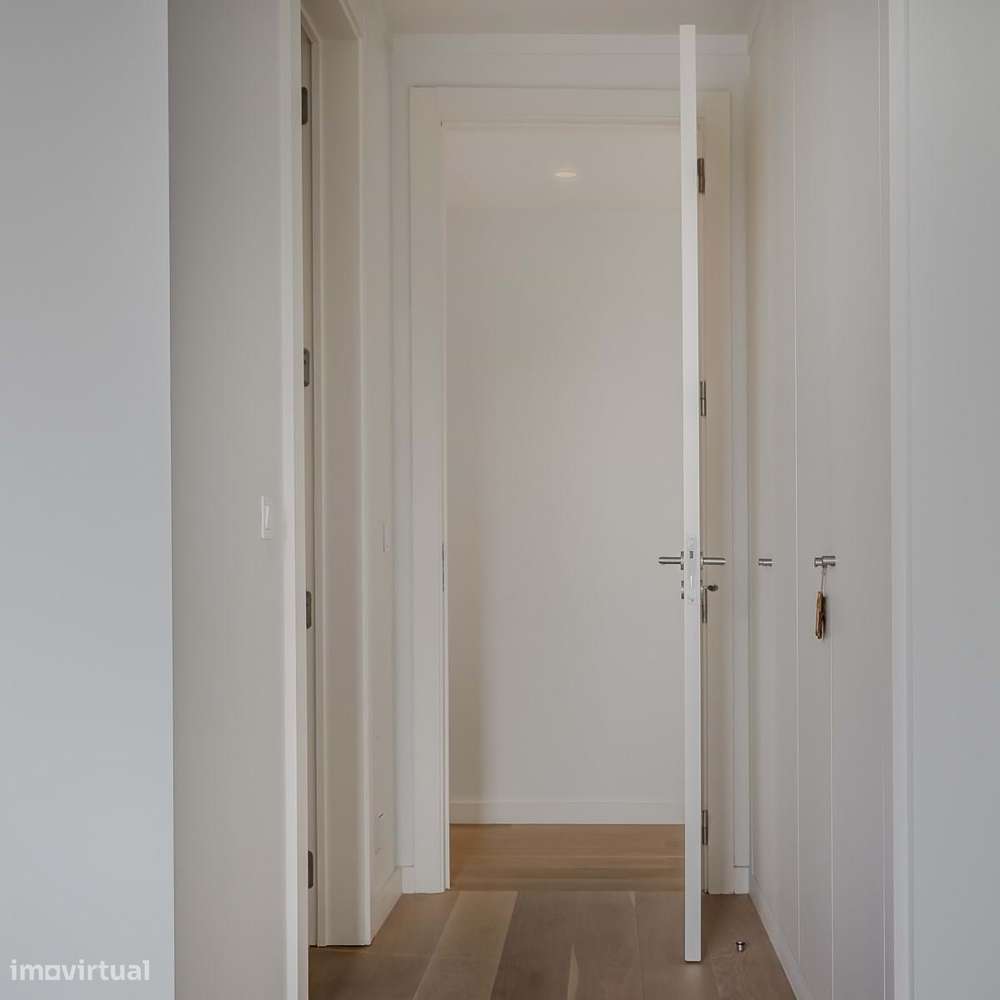 Moradia T4 com Piscina e Terraços Panorâmicos, Parede-43