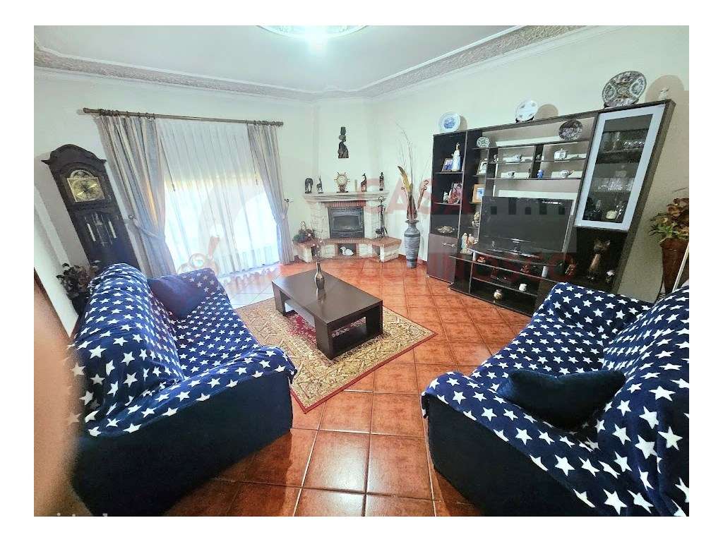 Moradia T3+T2 com garagem e jardim.-13