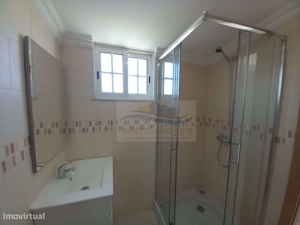 Moradia T3+T3 totalmente remodelada, com terraço, 4 casas de banho,...-32