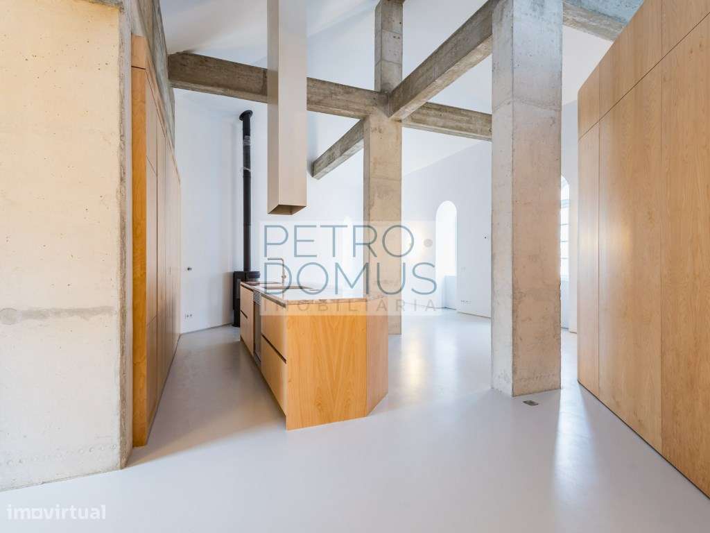Apartamento T1+1 Único no Centro Histórico de Leiria-5