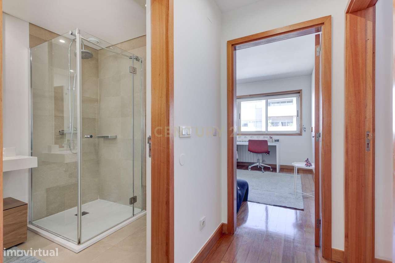 T4+1 na 1ª linha Condomínio fechado Parque das Conchas-47