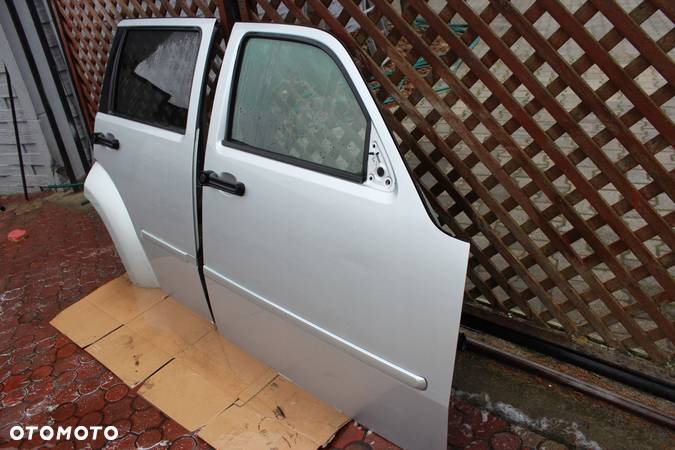 Drzwi Prawe Przednie Dodge Nitro - 3