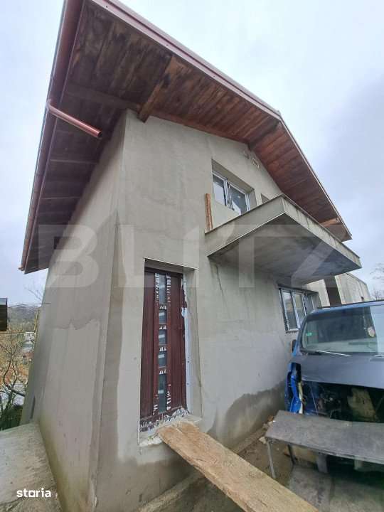 Casa la rosu 4 camere, 169mp, piata Pacurari - Imagine principală: 3/4