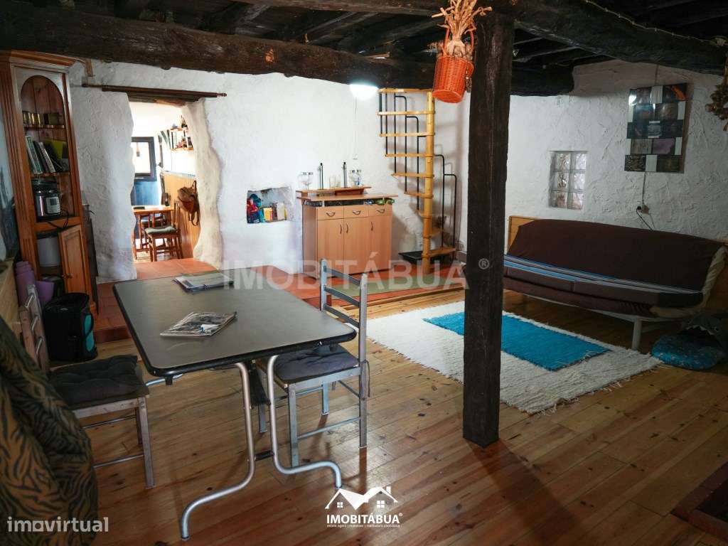 Casa Tradicional Portuguesa com Quintal, Vista e Muitos Detalhes Au...-7