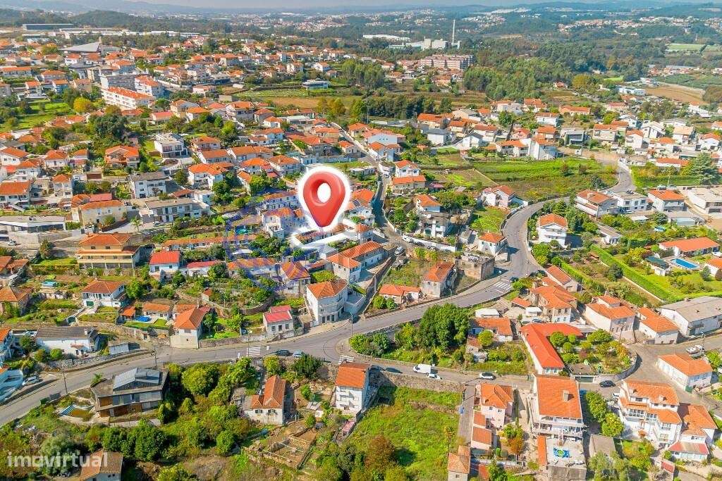 MORADIA TÉRREA NO CENTRO CIDADE - Grande imagem: 2/26