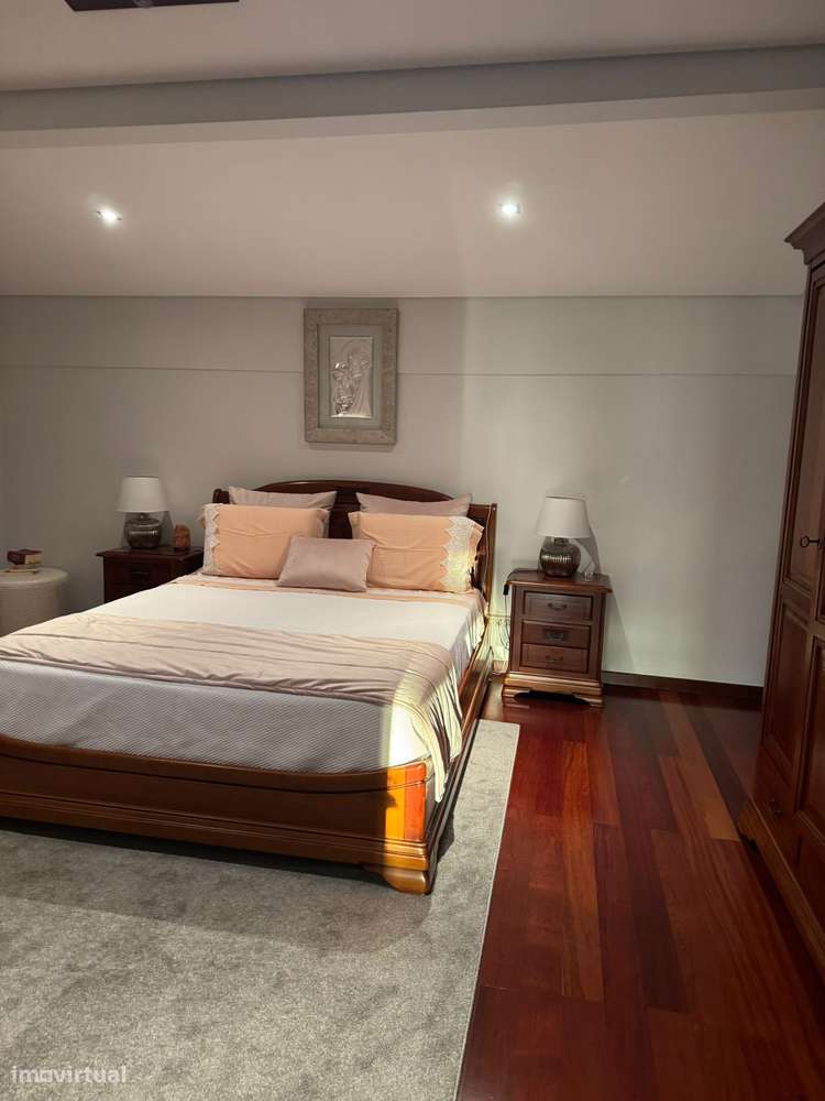 Moradia térrea T4 em pedra com 386m2 e terreno com 6.000m2, anexos.-54