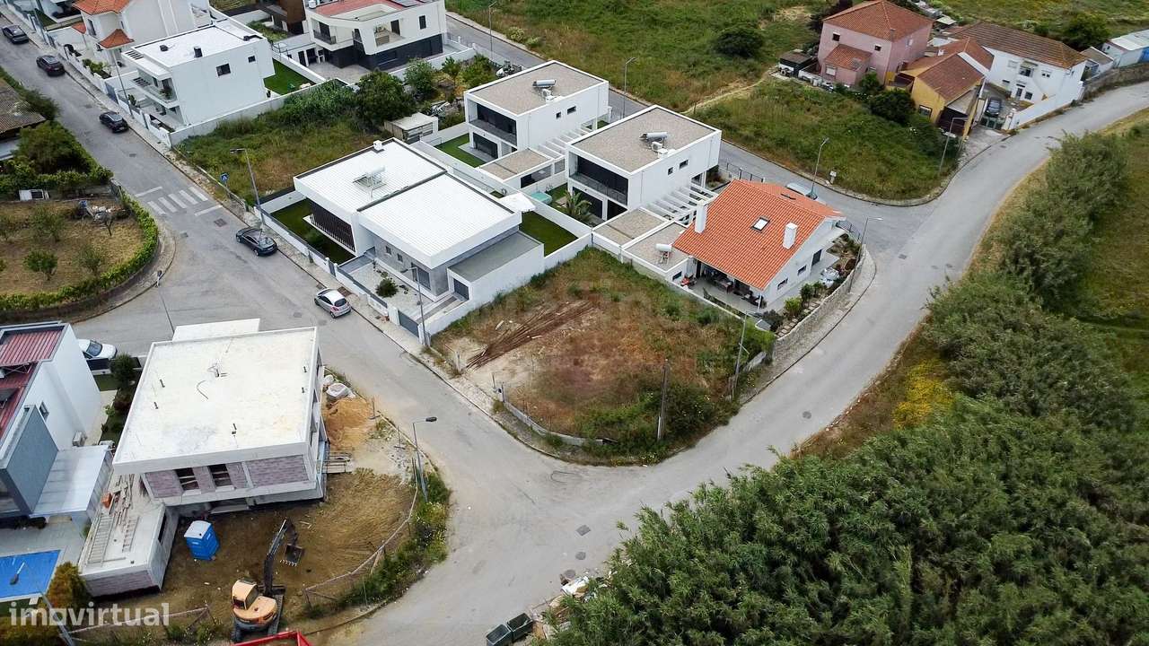 Terreno de Gaveto na Caparica | Oportunidade Exclusiva-8