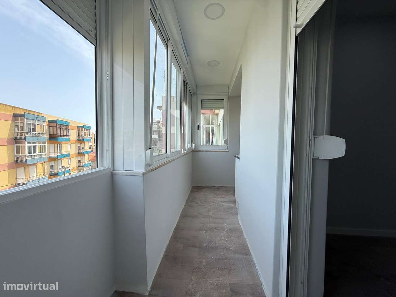 Apartamento T4 transformado em T3 no Laranjeiro, Almada-9