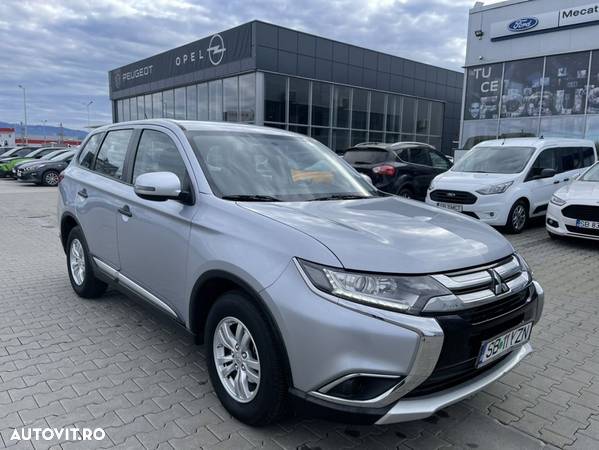 Mitsubishi Outlander 2.2 Litre DI-D AWD Invite+ - 3