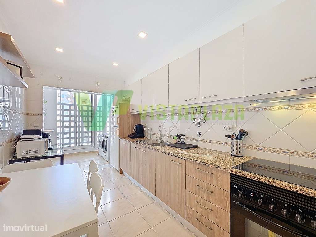 Apartamento T2 com duas casas de banho e espaço de garagem-8