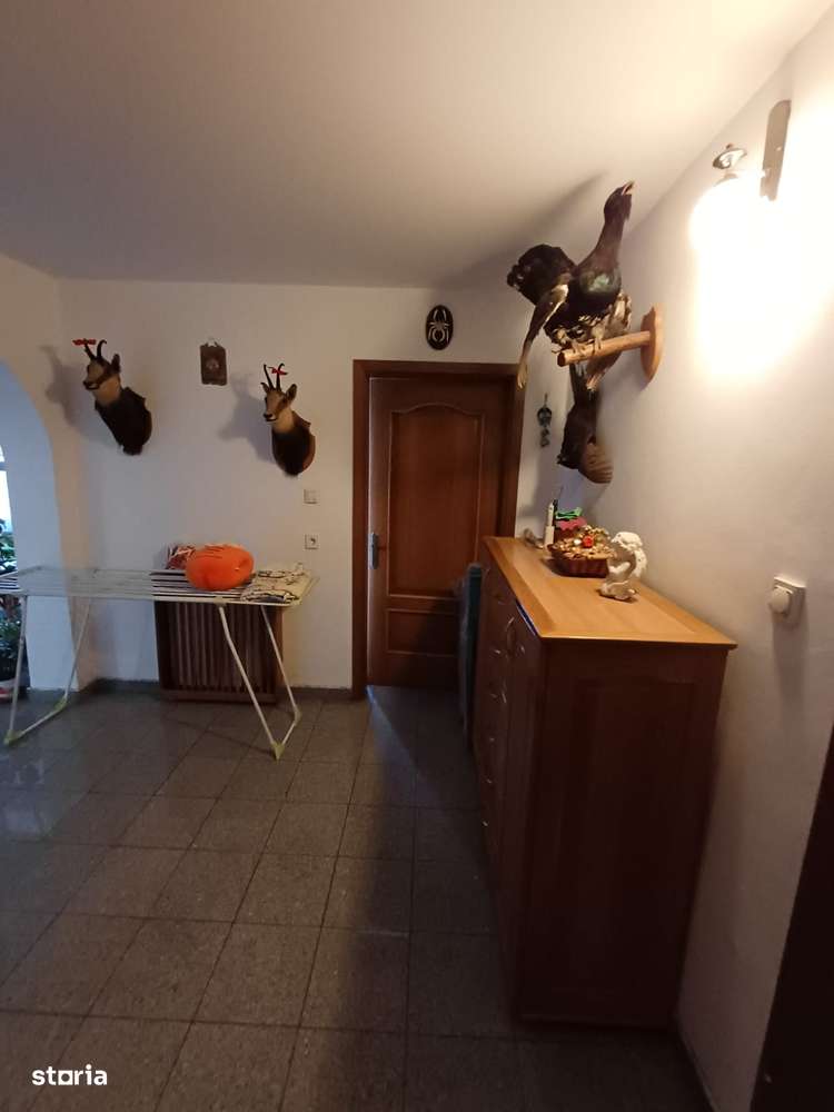 Casa de vanzare Codlea 299.00 euro - 7 camere,300 mp -  834 mp curte.-16