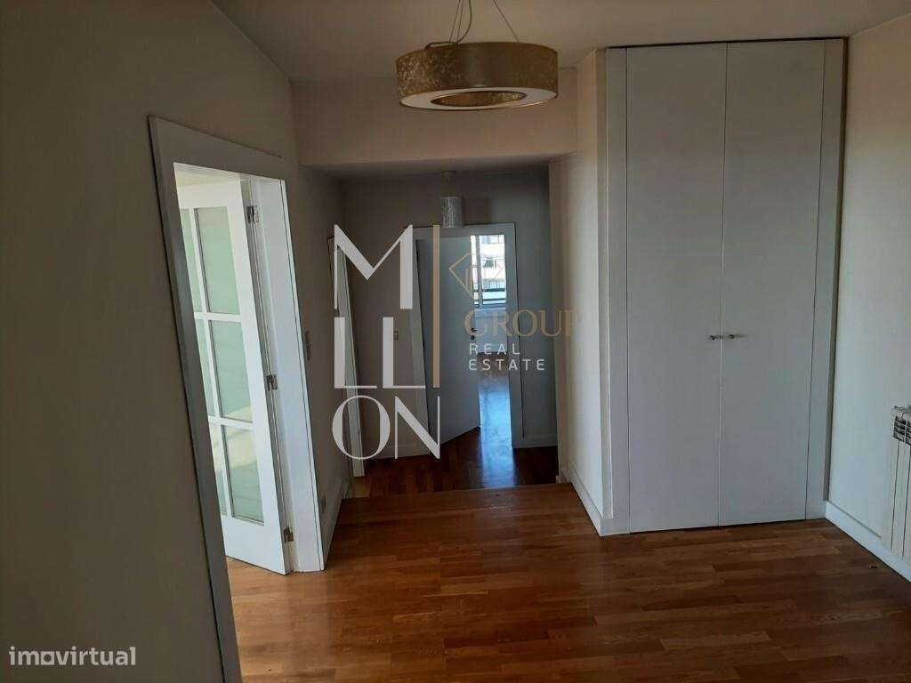 Apartamento T4 para arrendamento muito bem localizado - Grande imagem: 3/9