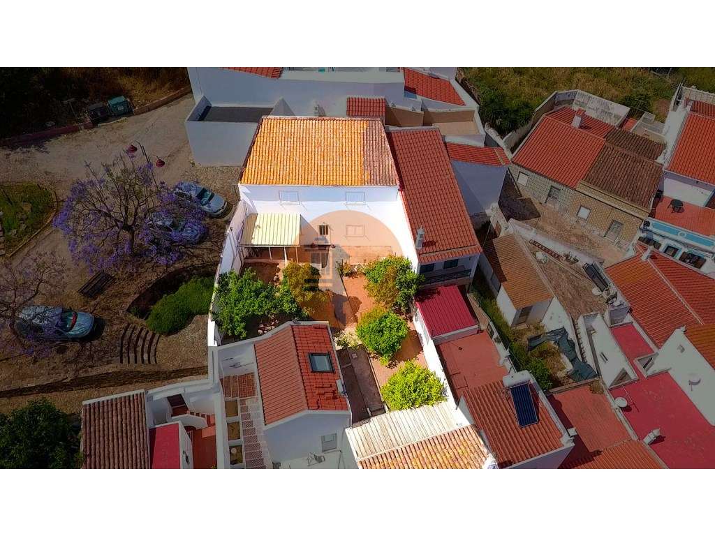 Moradia T3+2 com Jardim, Garagem e Vista Castelo no Centro de Castr... - Grande imagem: 3/60