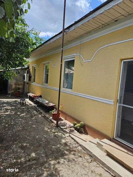 casa de vanzare la tara - Imagine principală: 4/8