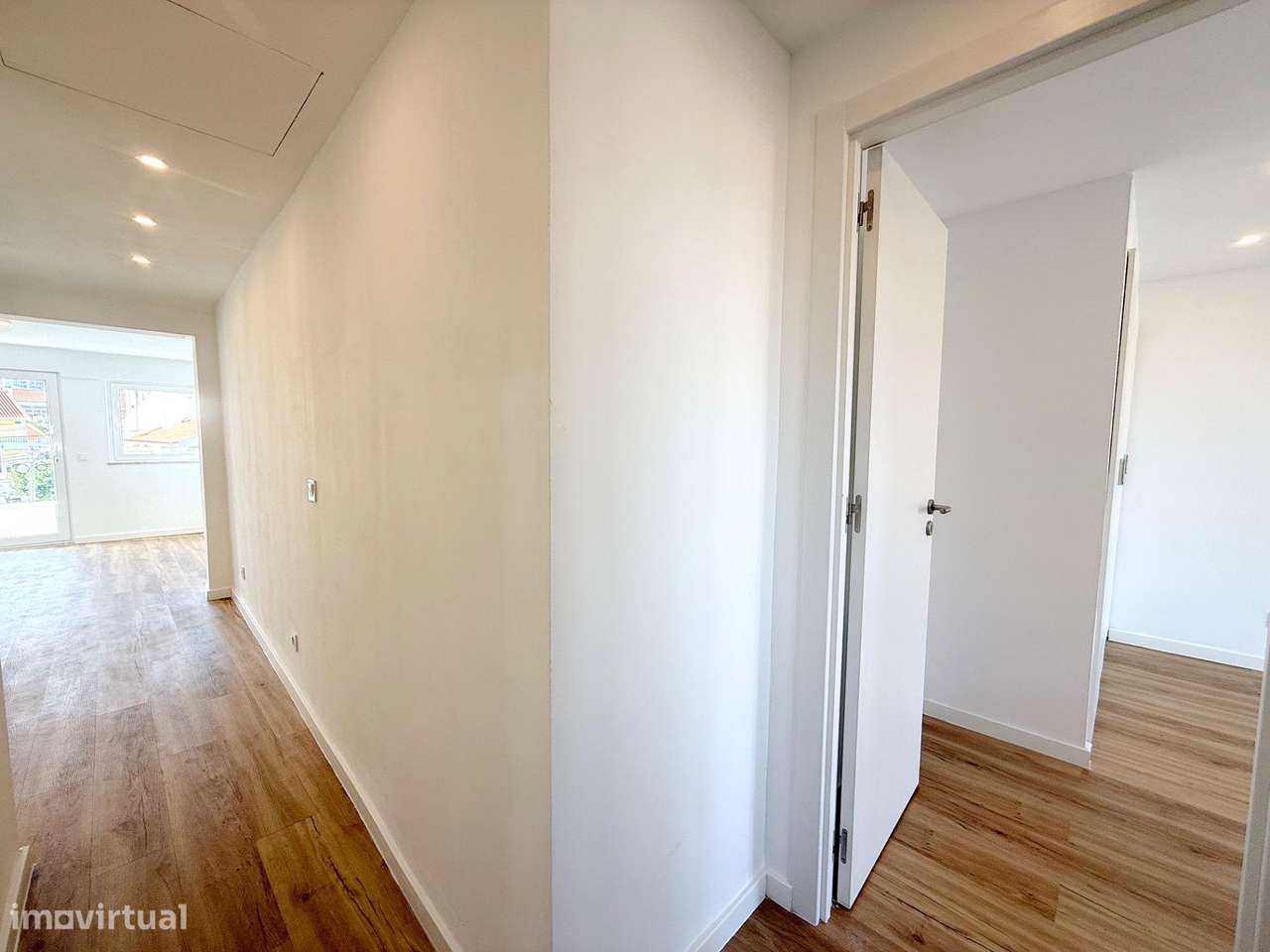 T2 remodelado c/ varanda e vista rio!-13