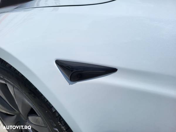 Tesla Model S - 8