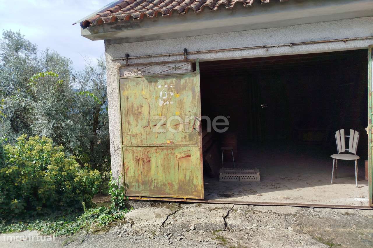 Predio Armazem Com Quintal Terreno E Garagem Vilar De Besteiros