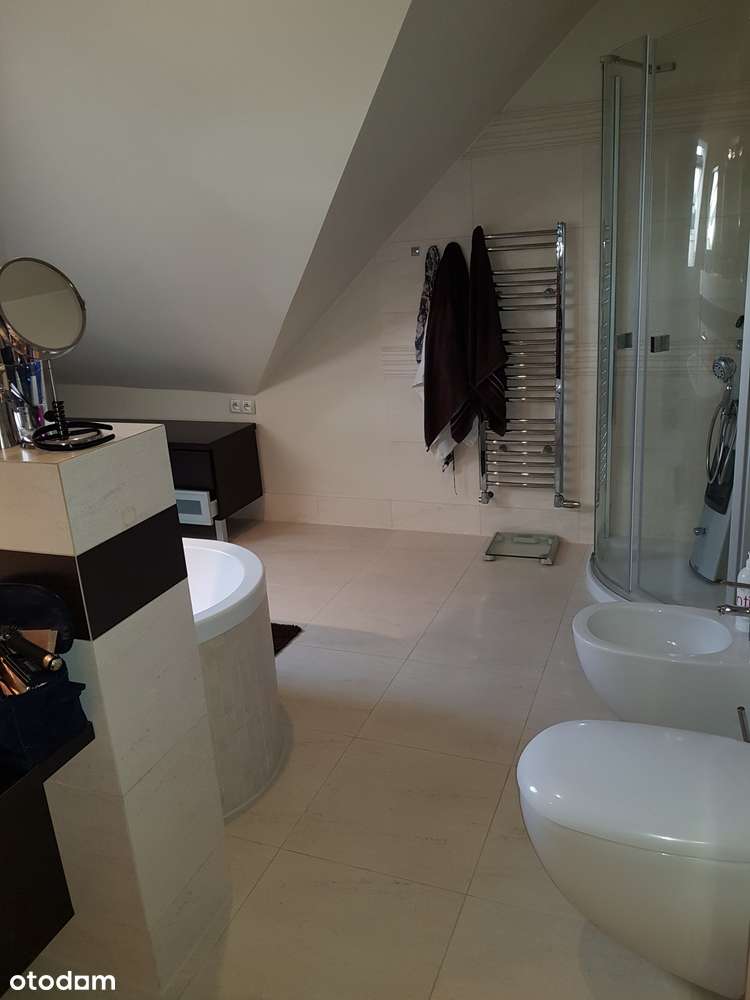 Nowoczesny,komfortowy,piękny ogród, blisko Wrocławia,5 sypialni.-12