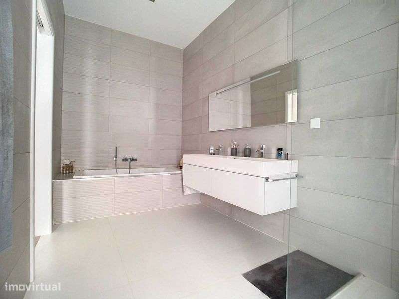 Moradia T5 contemporânea - Grande imagem: 5/12