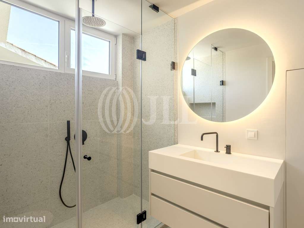 Moradia T5+2 com piscina no Estoril-12