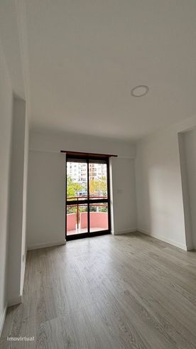 Apartamento T1 totalmente remodelado em Almada-7