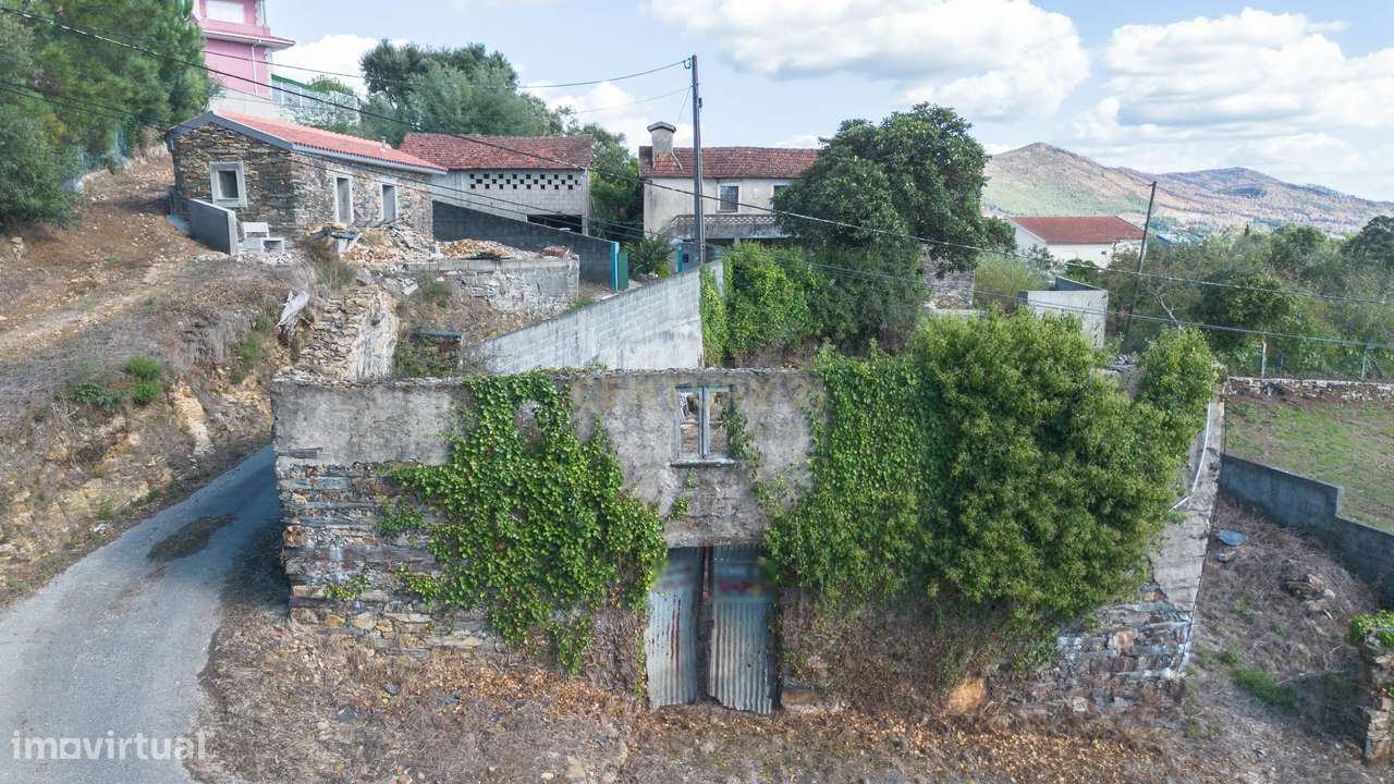 Terreno com Ruína em Aguiar de Sousa - Grande imagem: 4/29