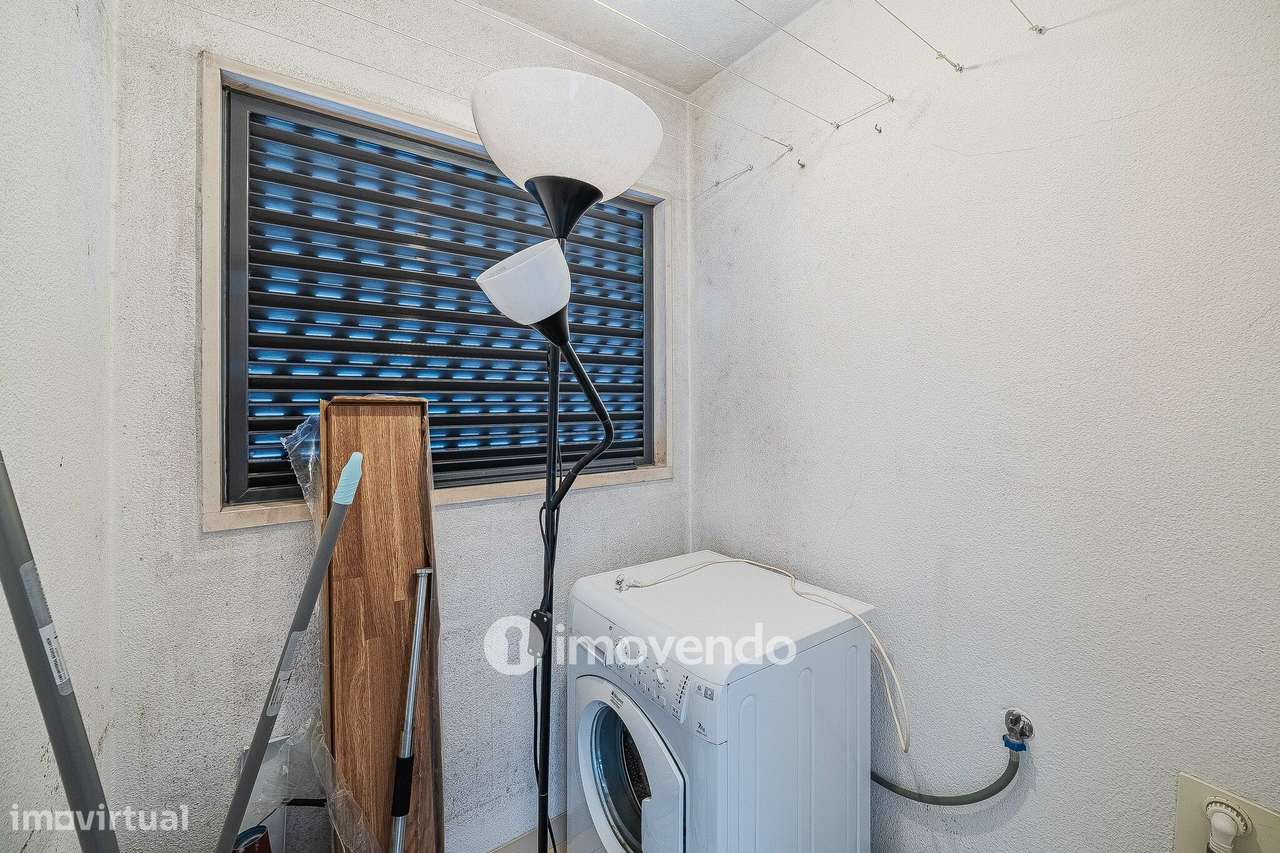 Apartamento T2 com cozinha equipada e estacionamento, na Ameixoeira-13